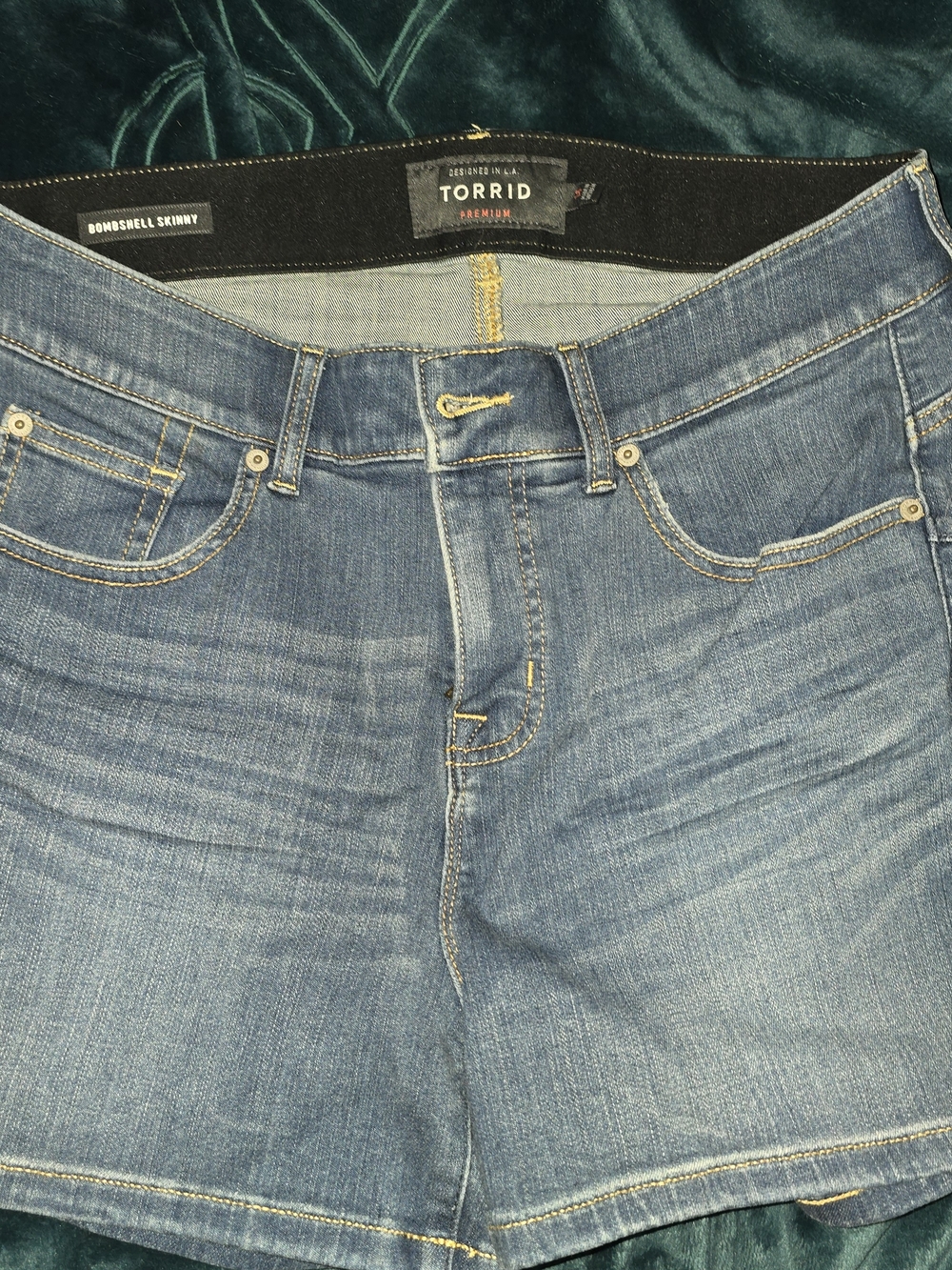 Bombshell Skinny Sz 14 New